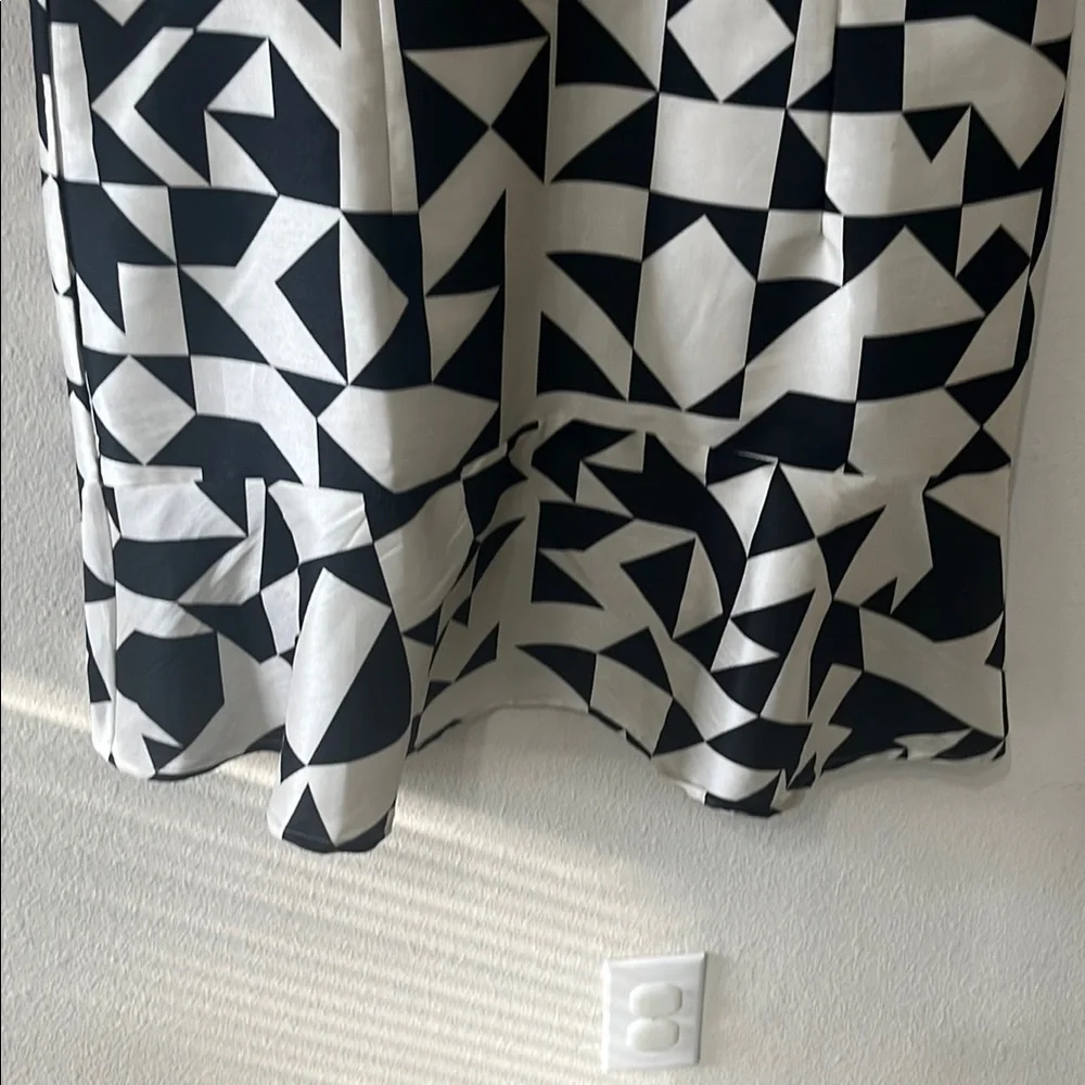 Zapelle Geometric Black and White Midi Dress - Picture 7 of 9